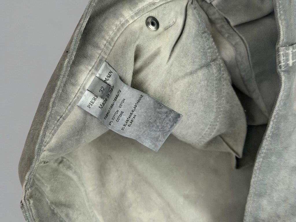 Balmain Biker Jeans
Dirty grey distressed coated