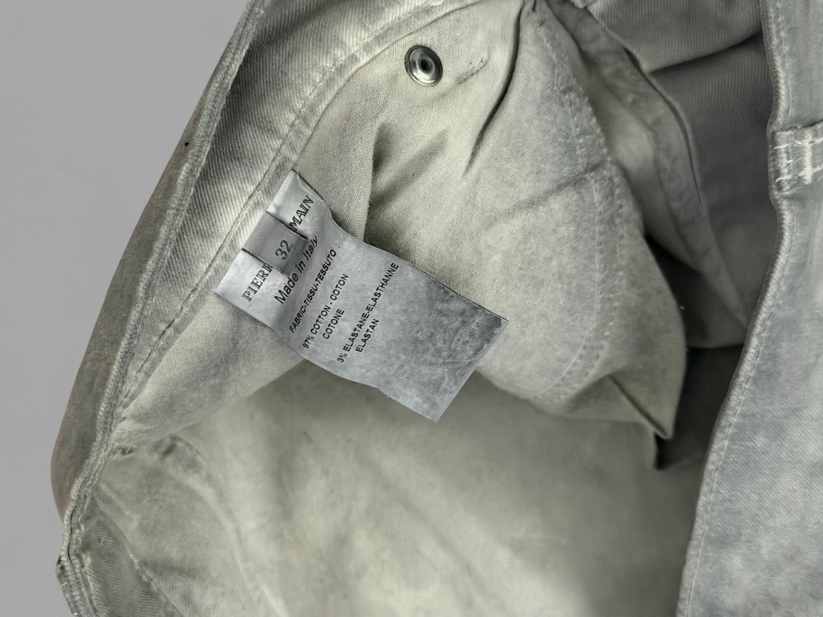 Balmain Biker Jeans
Dirty grey distressed coated