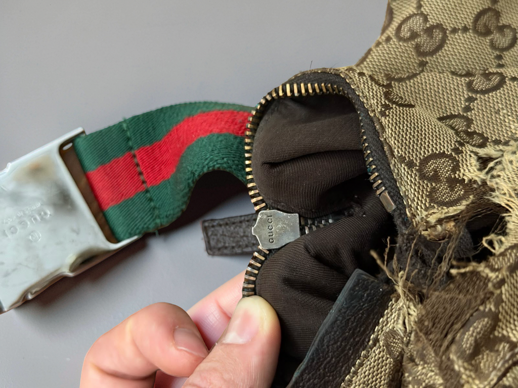 Gucci Monogramm Distressed Belt Bag