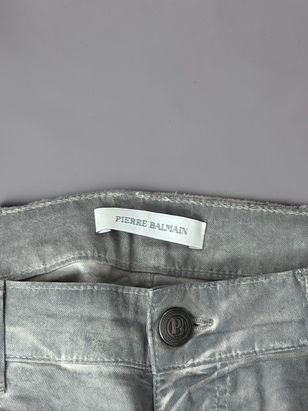 Balmain Biker Jeans
Dirty grey distressed coated